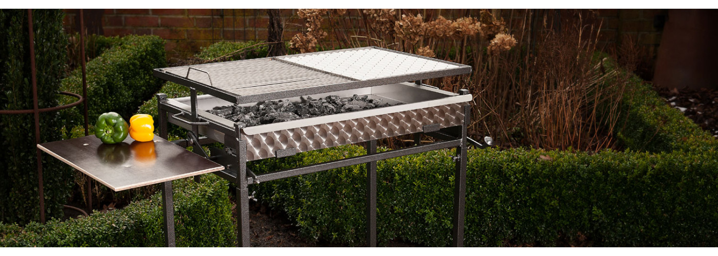 Metallgrill im Garten