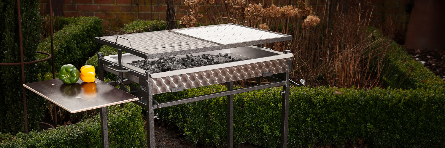 Metallgrill im Garten